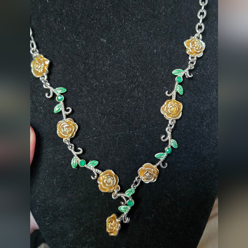 Enamel silver floral necklace & earring jewelry set - Picture 3 of 7